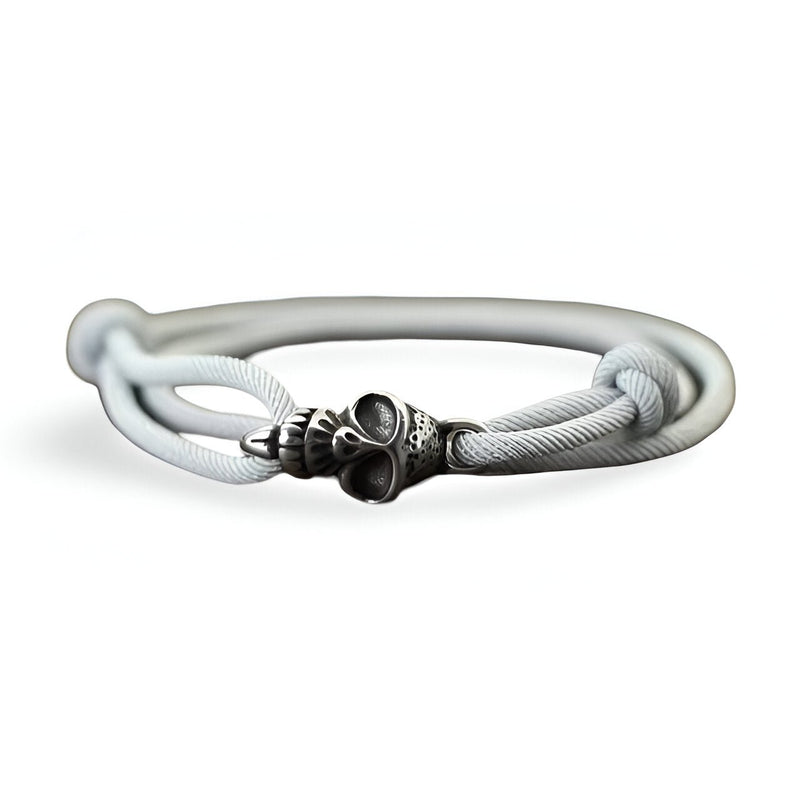 Bracelet cordon blanc avec tête de mort en métal argenté, style homme moderne.
