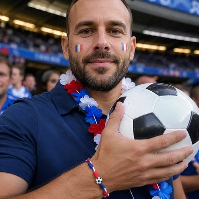 Geflochtenes Armband mit dreifarbiger Kordel, Fußball-Charm aus Edelstahl, Modell Kylian