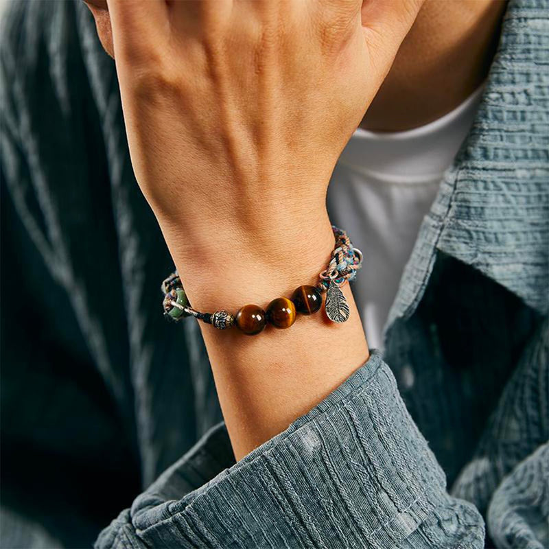 Bracelet cordon tressé multicolore, perles œil de tigre et jade, breloques dragon et plume, fermoir crochet, modèle Soldame