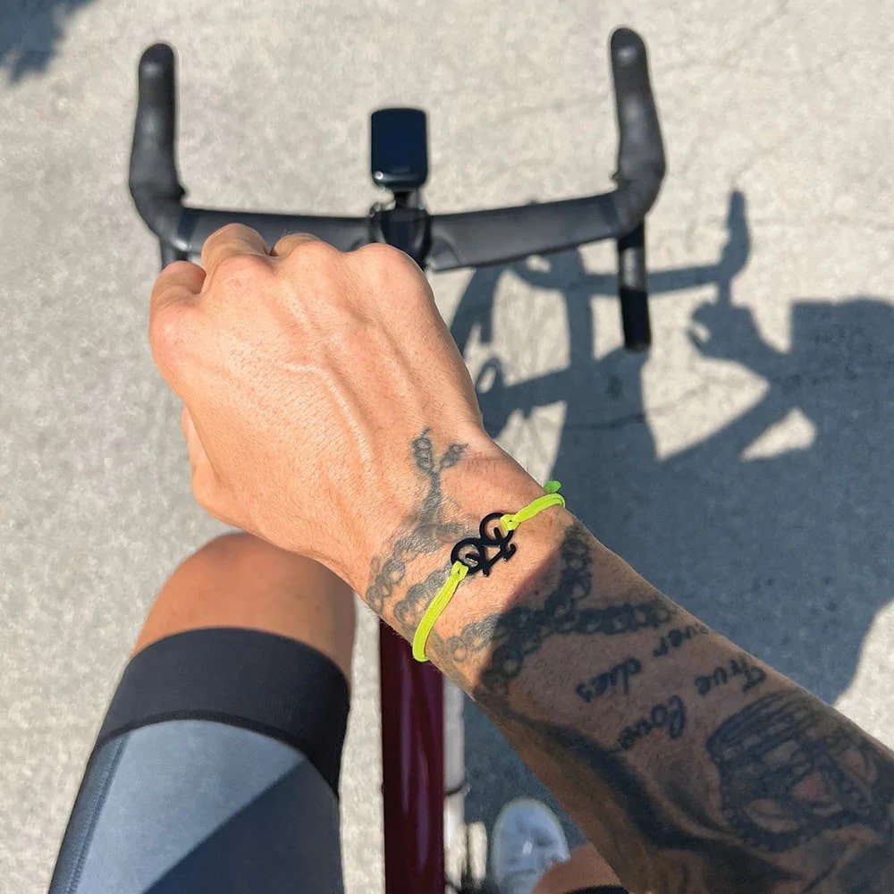 Bracelet cordon vélo, bijou cycliste acier inoxydable, accessoire passion cyclisme, bracelet ajustable sport, idée cadeau cycliste, modèle Raymond