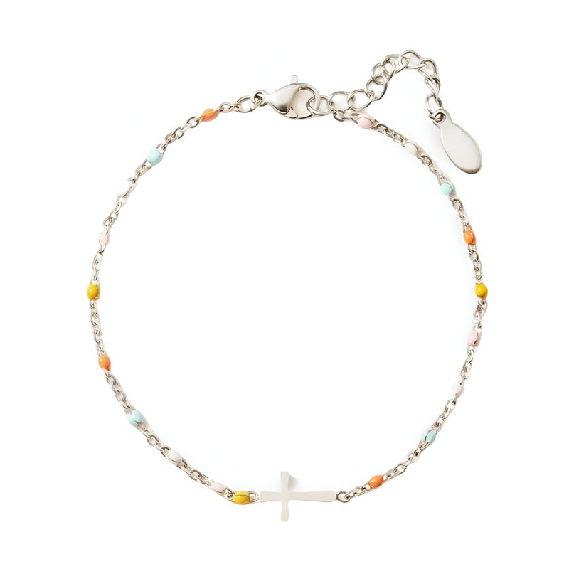 Bracelet fin en argent sterling avec petite croix chrétienne centrale et perles colorées multicolores.