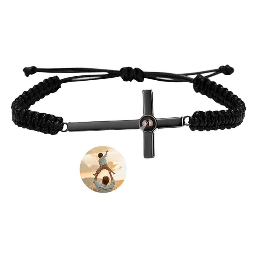 Bracelet coulissant en corde noire avec pendentif croix argent et gravure photo centrale ronde.