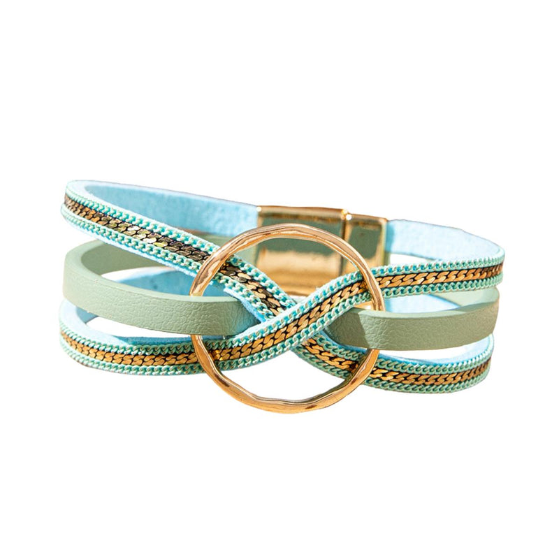 Bracelet cuir multi rangs, anneau central doré, fermoir magnétique, style bohème chic moderne, modèle Satia