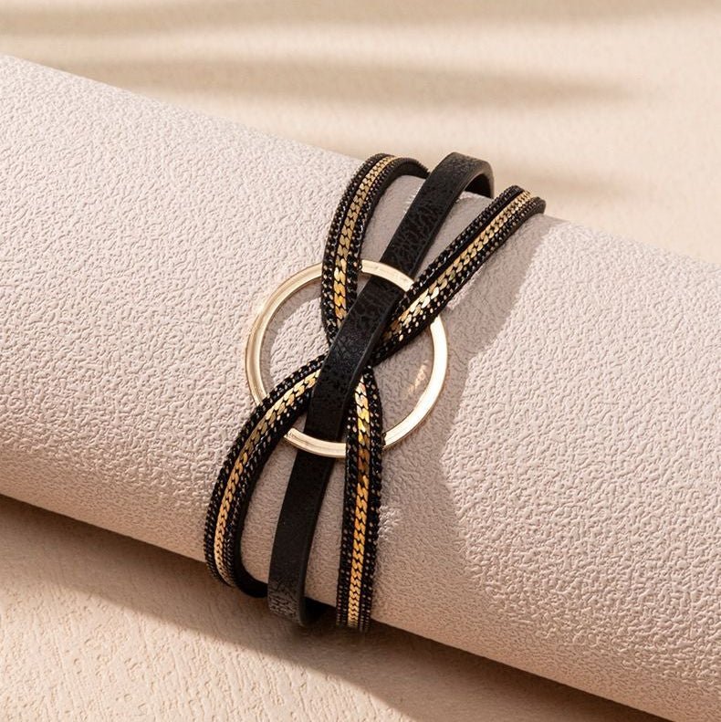 Bracelet cuir multi rangs, anneau central doré, fermoir magnétique, style bohème chic moderne, modèle Satia