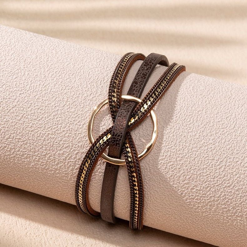 Bracelet cuir multi rangs, anneau central doré, fermoir magnétique, style bohème chic moderne, modèle Satia