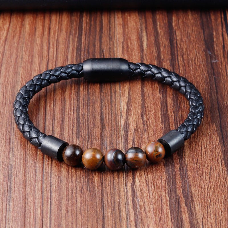 Bracelet en cuir noir tressé avec perles naturelles en œil de tigre et onyx, fermoir magnétique noir, style masculin élégant.