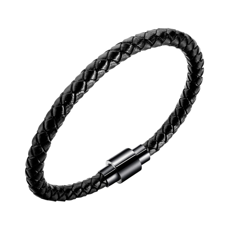 Bracelet homme en cuir noir tressé avec fermoir magnétique métallique lisse et personnalisé.