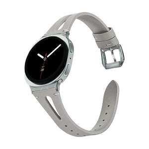Bracelet en cuir gris clair souple pour Galaxy Watch 8 et Ultra 47mm avec boucle classique argentée, design moderne et.