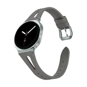 Bracelet en cuir souple gris pour Galaxy Watch 8 et Ultra 47mm, boucle classique argentée, design moderne et ergonomique.
