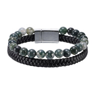Bracelet pour homme double tour en cuir noir tressé et perles vertes naturelles avec fermoir magnétique en acier inoxydable.