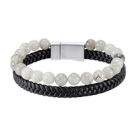 Bracelet homme avec double rang, cuir noir tressé et perles blanches en pierre naturelle, fermoir magnétique acier.