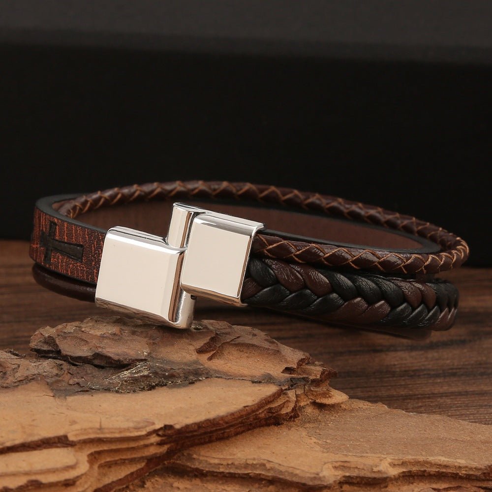Bracelet cuir tressé multi rangs avec croix, fermoir magnétique acier, style masculin affirmé, modèle Yadère