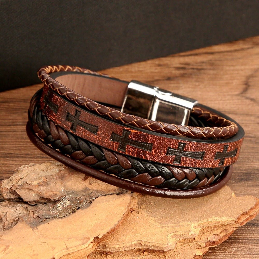 Bracelet cuir tressé multi rangs avec croix, fermoir magnétique acier, style masculin affirmé, modèle Yadère