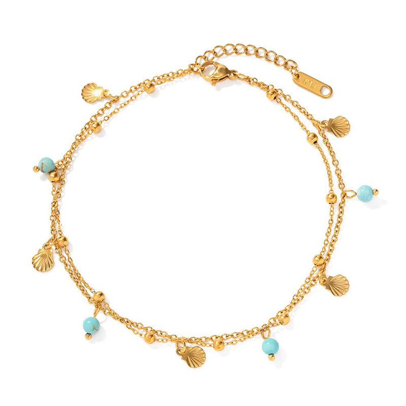 Bracelet de cheville double rang en acier inoxydable doré, ornée de perles turquoises et petits pendentifs coquillage.