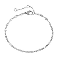 Bracelet de cheville en acier inoxydable argenté avec maille grain de café fine et fermoir ajustable.