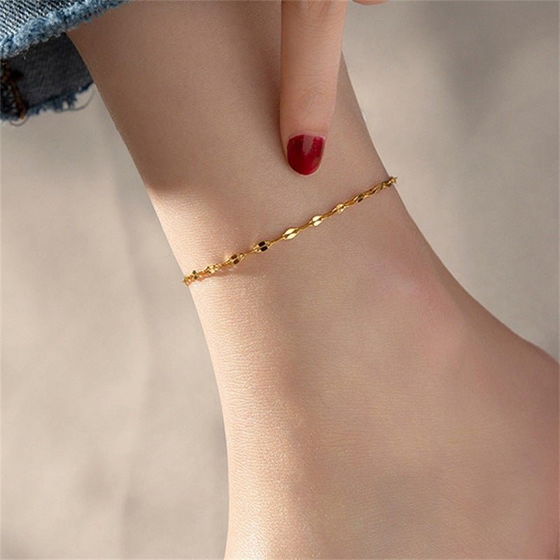 Bracelet de cheville femme en acier inoxydable doré, maille grain de café fine et élégante.