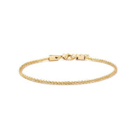 Bracelet de cheville fin en acier inoxydable doré à maille spiga avec fermoir mousqueton.