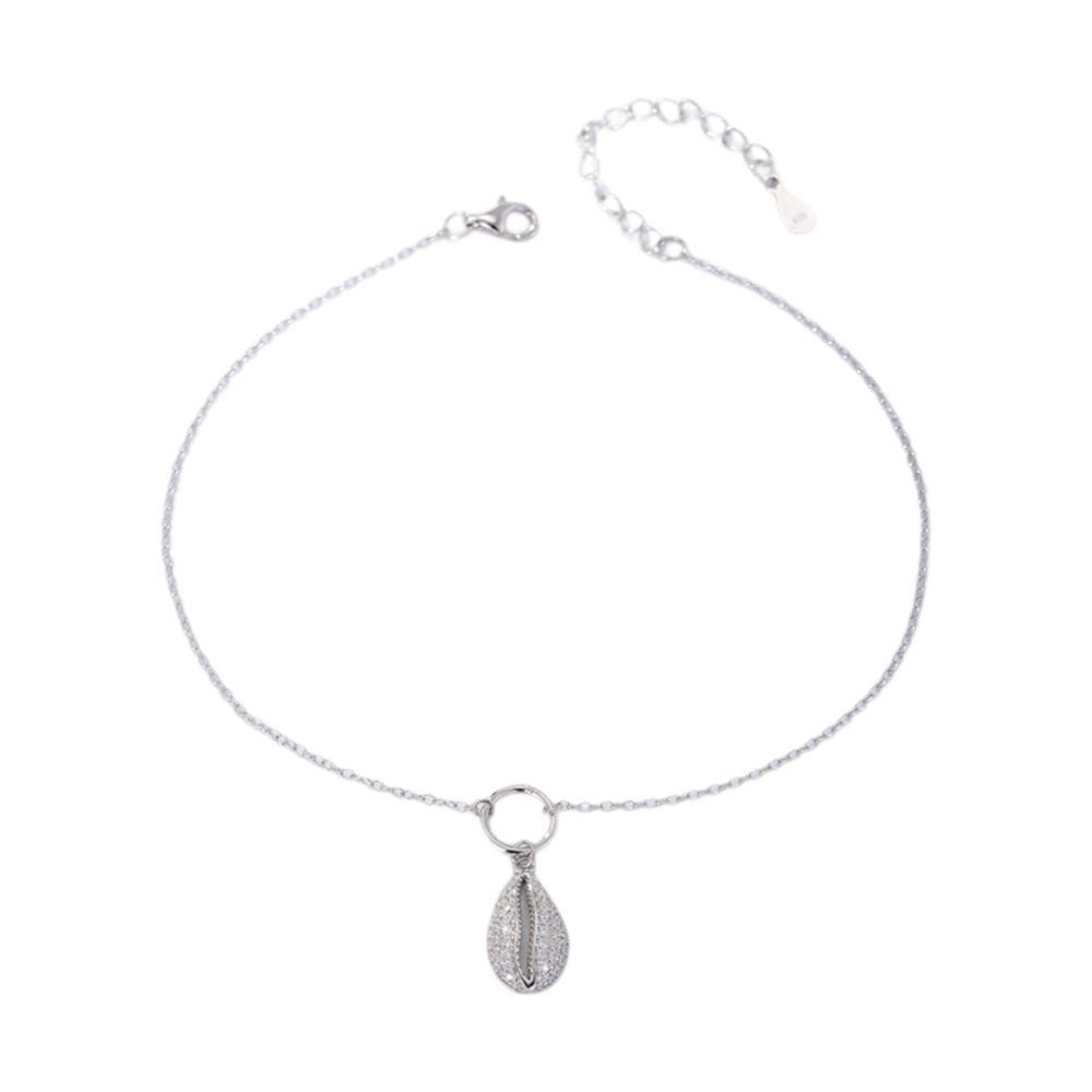 Bracelet de cheville en argent sterling avec pendentif coquillage de mer minimaliste.
