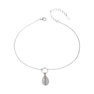 Bracelet de cheville en argent sterling avec pendentif coquillage de mer minimaliste.