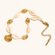 Bracelet de cheville doré avec étoile et coquillages nacrés en acier inoxydable, modèle Lida.
