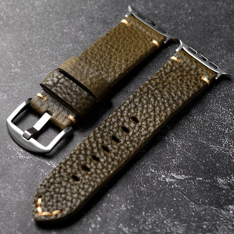 Βραχιόλι Apple Watch από γνήσιο δέρμα με υφή, σε απόχρωση ελιάς, με ατσάλινη αγκράφα, μοντέλο Gustave