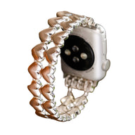 Bracelet de montre Apple en métal argenté, motif cœurs en chaîne élégante, pour femmes.