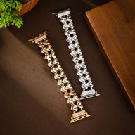 Bracelets Apple Watch doré et argenté à motifs cœurs pour femme, style élégant et féminin.
