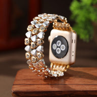 Bracelet Apple Watch or rosé à motif cœurs décoré de cristaux brillants, modèle Jimena pour femme.