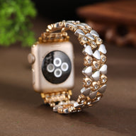 Bracelet Apple Watch or rosé avec motif cœurs blancs, élégant et féminin, modèle Jimena, taille 38-42 mm.