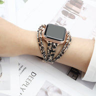 Bracelet Apple Watch triple tour motif léopard en élastique avec strass pour femme.
