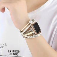 Bracelet Apple Watch blanc avec motif arbre de vie et détails bijoux féminins élégants.