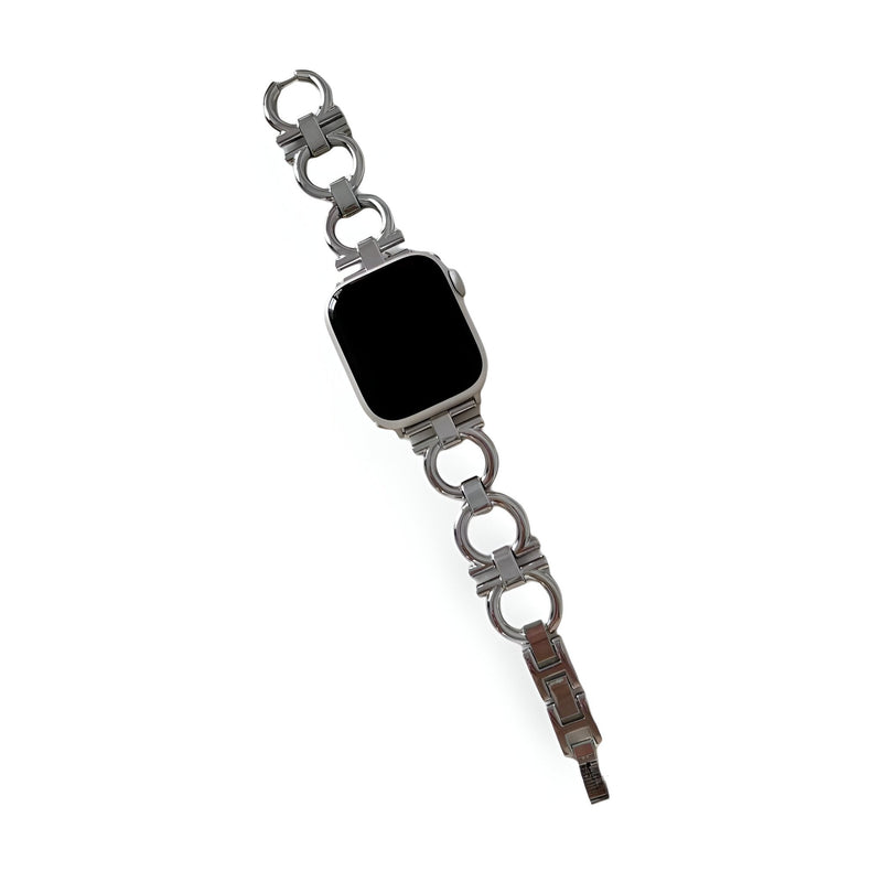 Bracelet circulaire en métal argenté pour Apple Watch avec maillons larges et fermoir robuste.