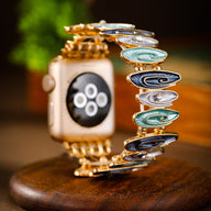 Bracelet Apple Watch féminin Marisol aux maillons ovales multicolores en métal doré.