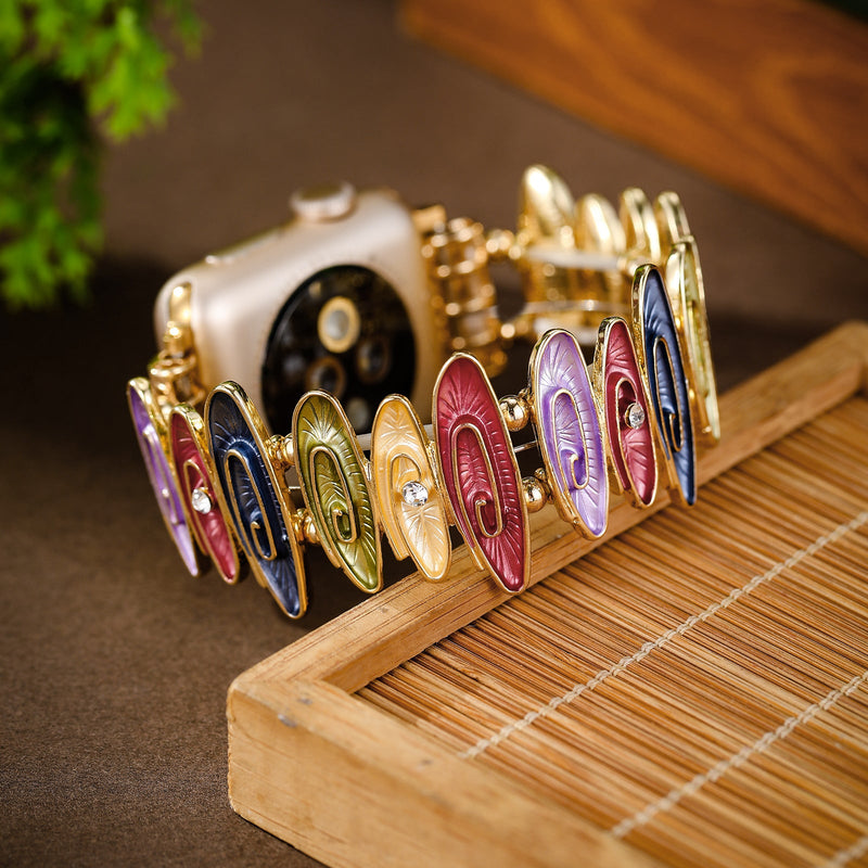 Bracelet Apple Watch femme Marisol multicolore avec maillons ovales décoratifs en métal doré.
