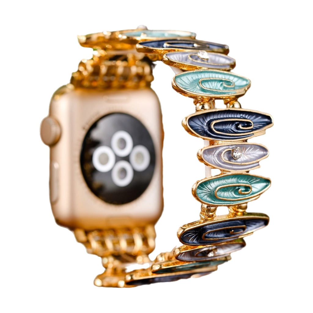 Bracelet Apple Watch Marisol pour femme en métal doré avec maillons émaillés bleu, vert et argenté multicolores.