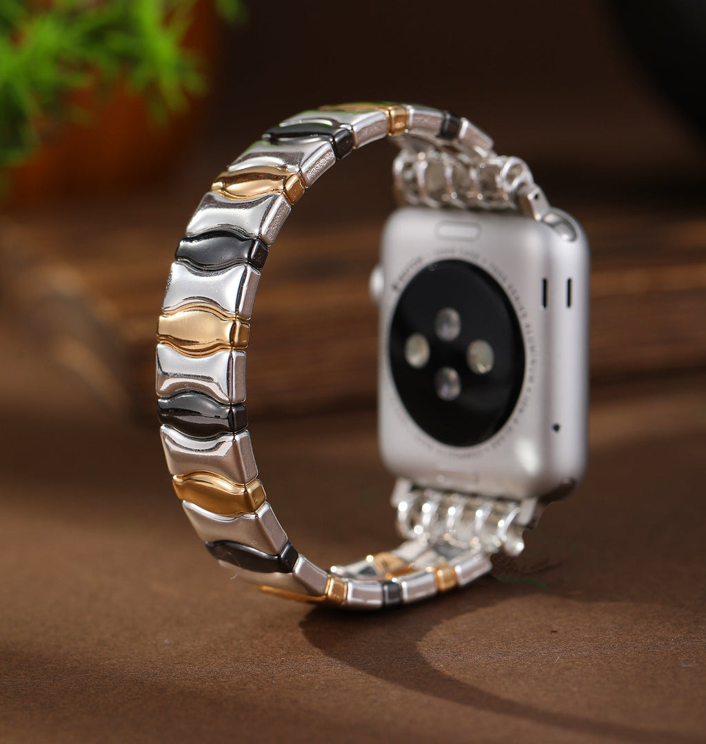 Bracelet métallique argent et or pour Apple Watch, design ondulé féminin modèle Dolores, taille réglable.