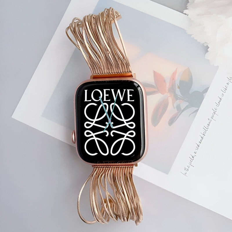 Bracelet Apple Watch femme or rosé en acier inoxydable avec maillons fins et élégants.