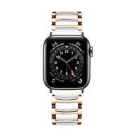 Bracelet Apple Watch en acier inoxydable blanc et or rosé pour homme, maillons larges et élégants.