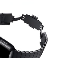 Bracelet Apple Watch noir en acier inoxydable, maillons larges et fermoir papillon élégant.