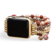 Bracelet Apple Watch femme avec perles en cristal multicolores et détails en bois sur double rangée élastique.