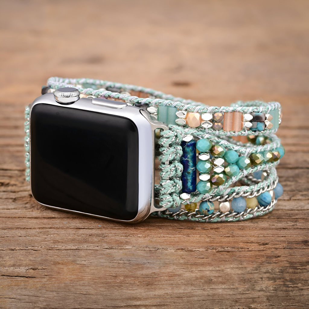 Bracelet Apple Watch femme Nexa bleu en cristal tissé avec perles décoratives fines.