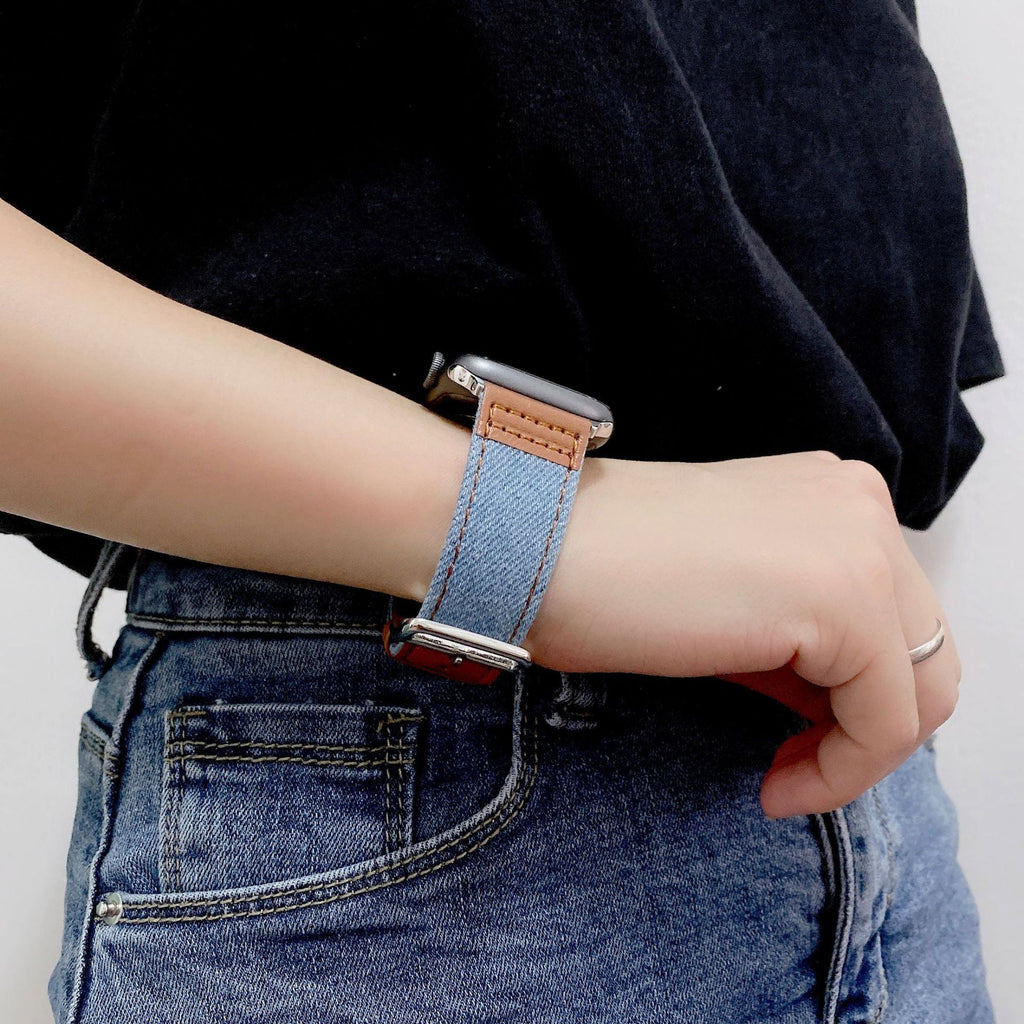 Bracelet Apple Watch en cuir camel et denim bleu clair, style femme, modèle Enix.