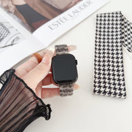 Bracelet Apple Watch en cuir et laine motif gris à carreaux doux, modèle Gryphan pour femme.