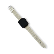 Bracelet Apple Watch gris clair en cuir et laine, style tissé, boucle argentée.