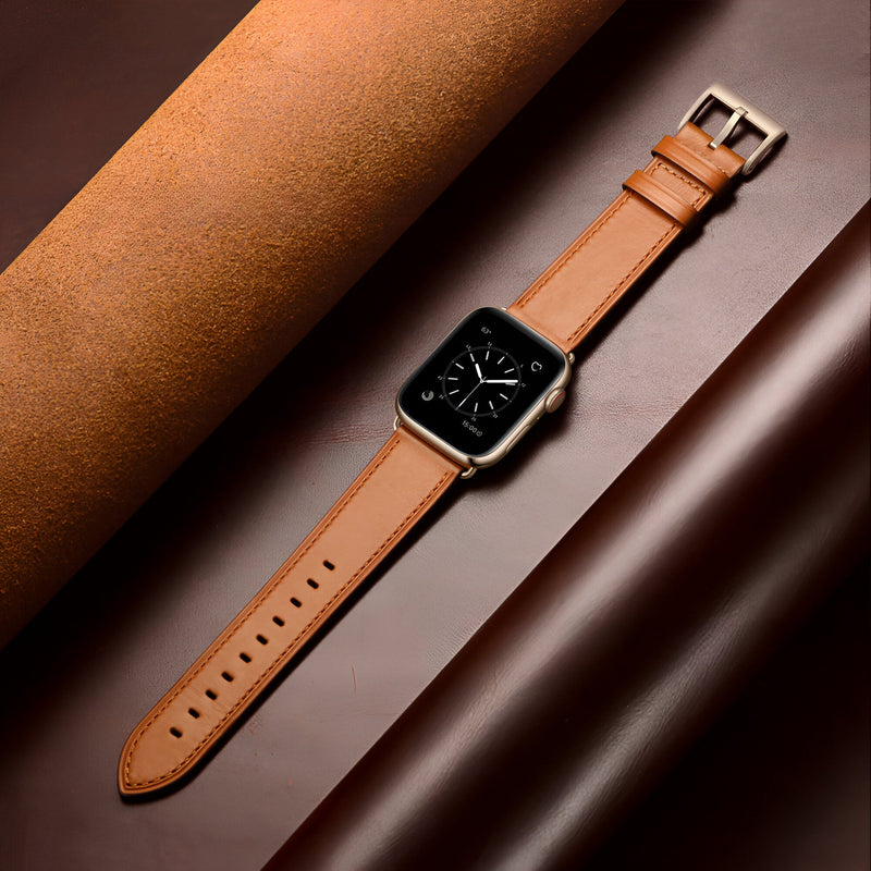 Bracelet Apple Watch en cuir cognac, finition lisse, boucle argentée, style élégant et minimaliste.