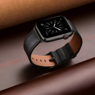 Bracelet Apple Watch en cuir noir avec boucle noire, intérieur marron clair, modèle Jano.