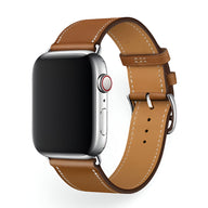Bracelet Apple Watch en cuir marron avec coutures blanches, boucle argentée, style classique et élégant.