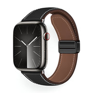 Bracelet Apple Watch cuir noir avec coutures blanches et intérieur marron, modèle Ozias.