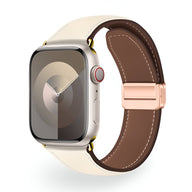 Bracelet Apple Watch en cuir blanc extérieur et intérieur marron avec boucle métallique rose doré.