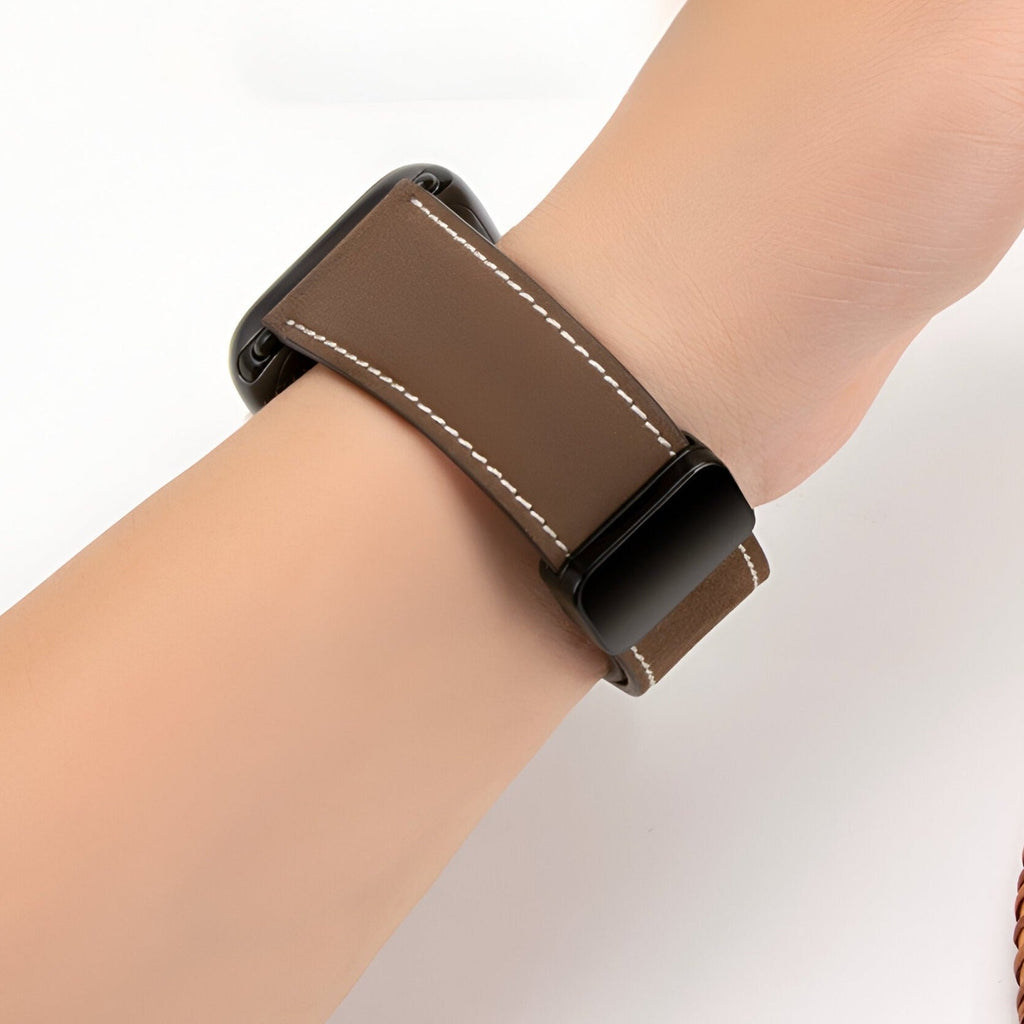 Bracelet Apple Watch en cuir marron avec surpiqûres blanches, boucle noire élégante, taille 43-49 mm.